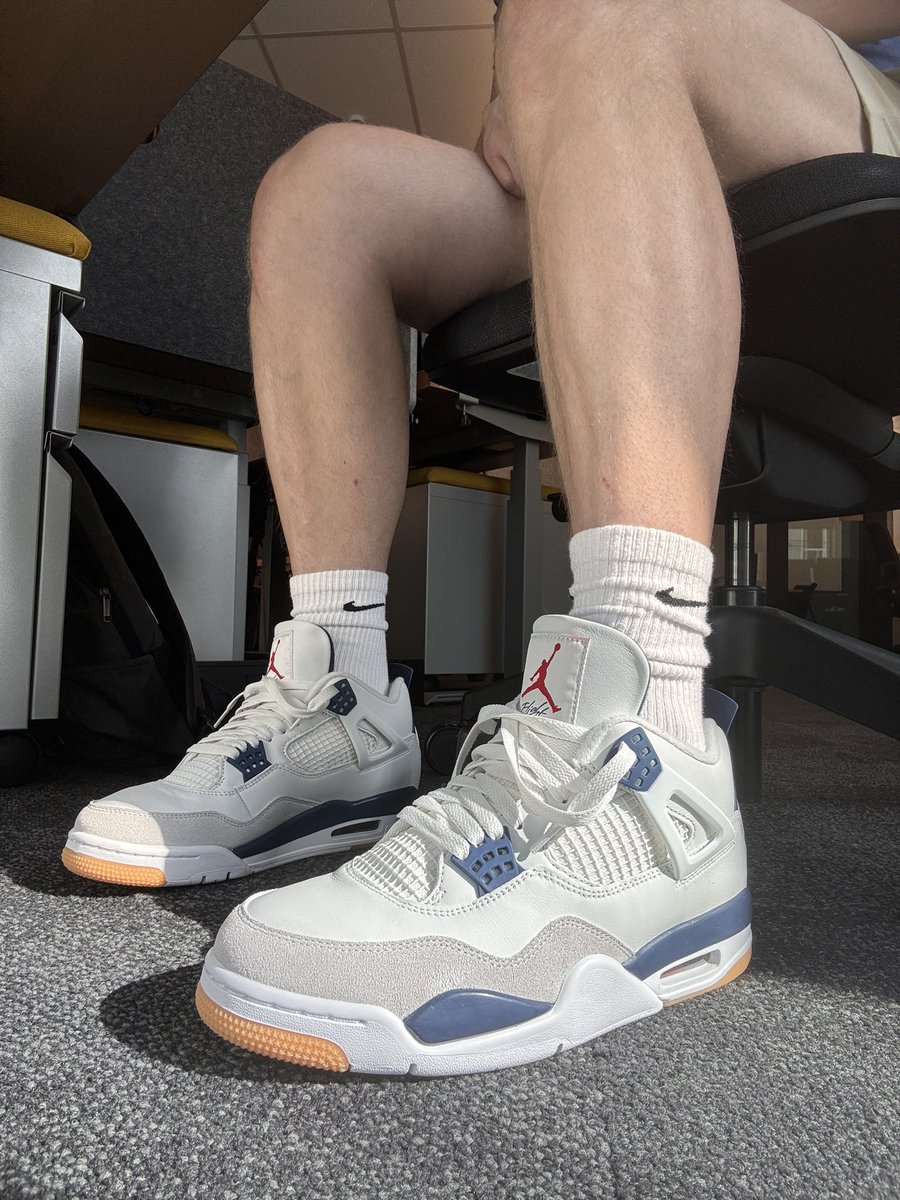 rick_kay_'s tweet photo. AJ4 SB Navy Blue got UNDs today #todayskicks #kotd #wyfs #yoursneakersaredope https://t.co/ES8l60hsBH
