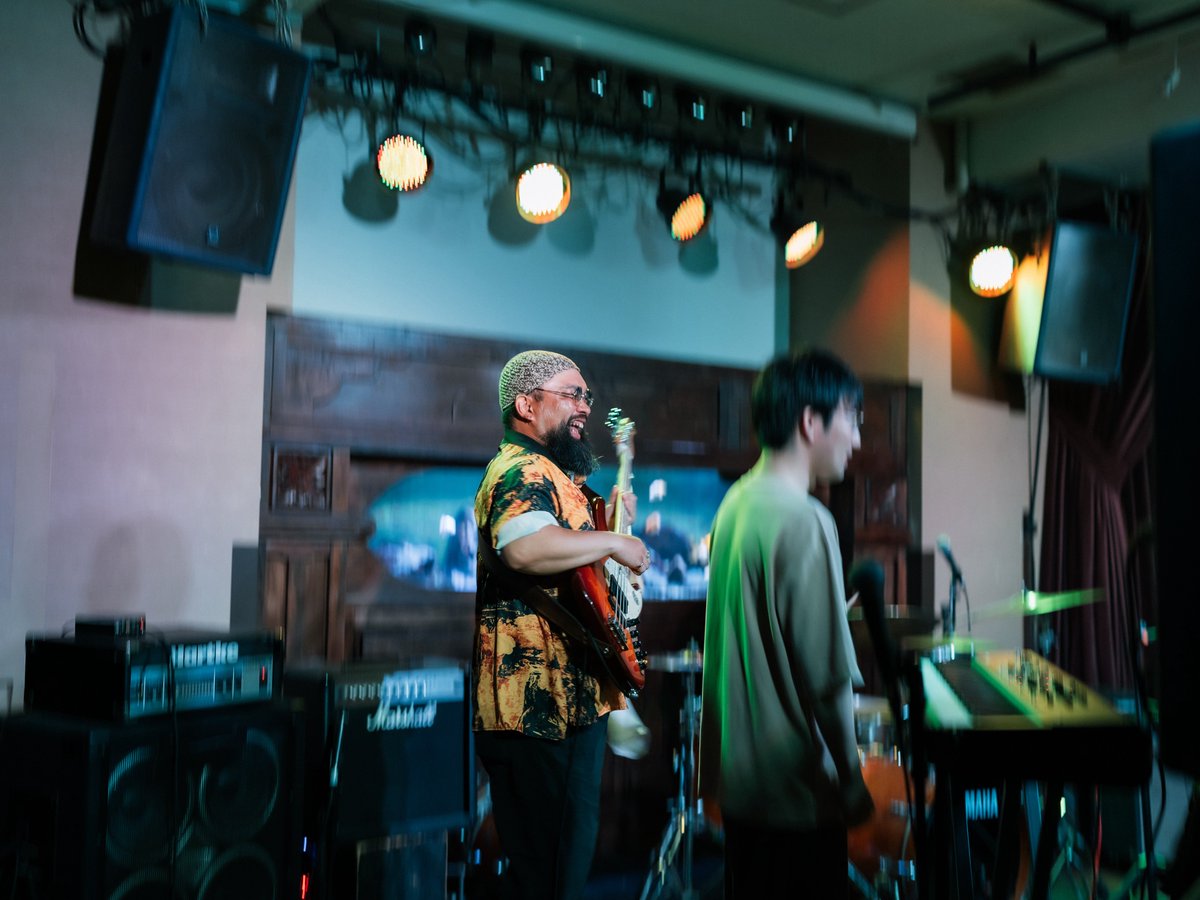 tnkrkkr's tweet image. ノリノリでライブ観ててうおーって時にばちっとやるとたまにばちっとグルーヴィな写真が撮れてたりして、ぼくと演者の最高潮がばちった気がしてうれしい。
