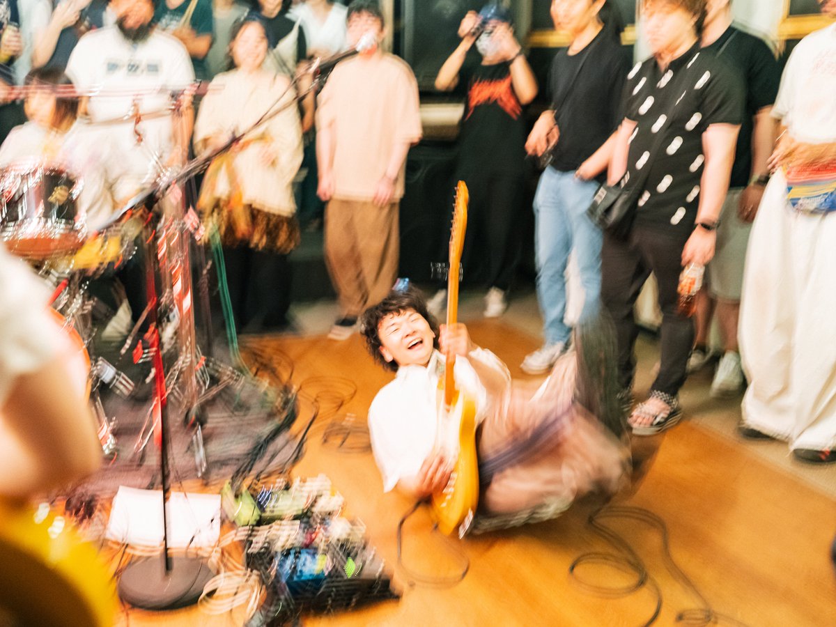 tnkrkkr's tweet image. ノリノリでライブ観ててうおーって時にばちっとやるとたまにばちっとグルーヴィな写真が撮れてたりして、ぼくと演者の最高潮がばちった気がしてうれしい。