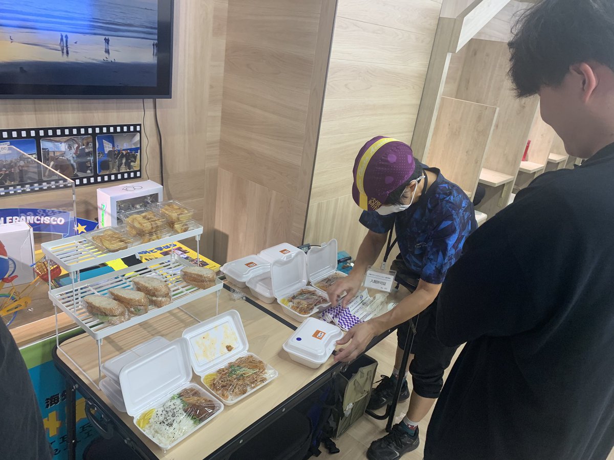 今日も美味しそうなお弁当ばかりで、学生さんも先生も、どれにするか悩んでました😆