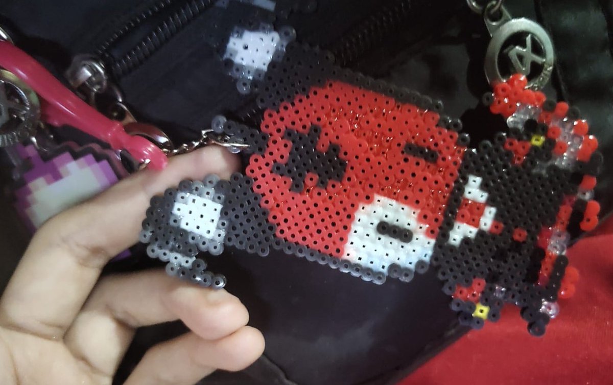 kaylefth's tweet image. Also, I forgot to post this baby, My cousin&apos;s girlfriend made it and i really loved it!!! ~
I&apos;m 3 weeks away from entering college and I&apos;m eager to show off my Blitz keychain❤️✨