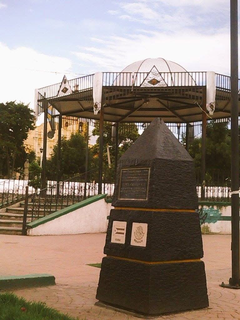 RADICAL_TLAHUAC's tweet image. Para que la derecha se siga incomodando.
En el poblado de Ayotzingo,Chalco, esta placa hace un homenaje a la estancia de Fidel Castro y el Che Guevara, ahí instalaron un campamento en la zona boscosa del volcán Ayaquemetl, para después partir y derrocar a la dictadura de Batista