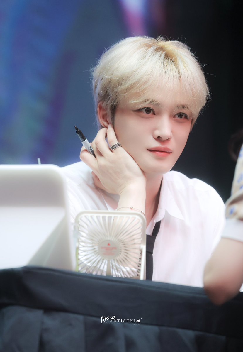 ARTISTKIM0126's tweet image. ✅250708 BEIJING FANSIGN
😸:7주년 축하하고 17주년 되는 그날까지
✅250709 SHANGHAI FANSIGN
😸:AK는 계속 시간이 흐를 수록 신뢰가 가는 팀인거 같아
그래서 늘 고맙네
앞으로도 잘 부탁해
@bornfreeonekiss ☺️
#김재중 #재중 #KIMJAEJOONG
#JAEJOONG #ジェジュン #金在中