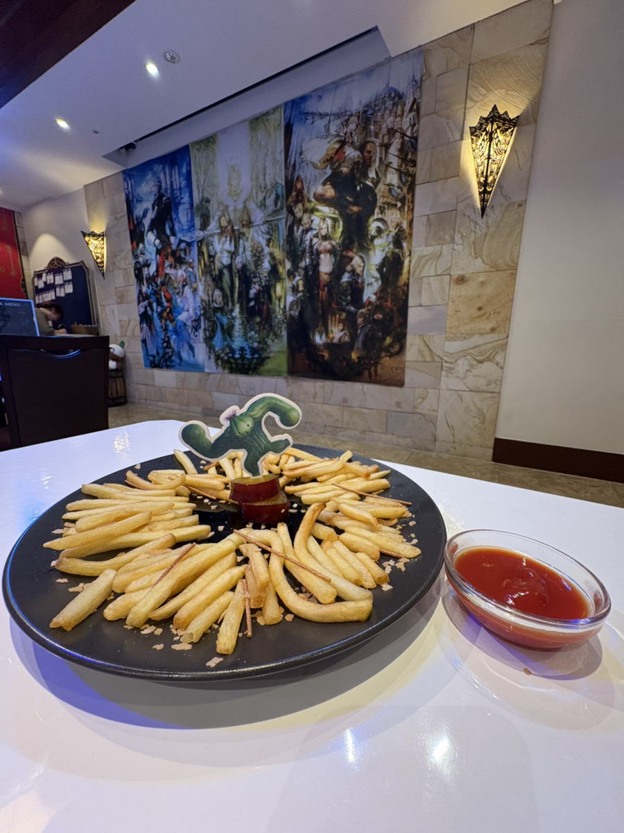 eorzeacafeffxiv's tweet image. 【エオルゼアカフェ横浜店】
横浜店よりメニューをご紹介!
「バレルテンダーのパワーニードルポテト」(通期)
マッチョムキムキなサボテンダーのパワーーーーー!溢れる一品です。
#エオカフェ #FF14