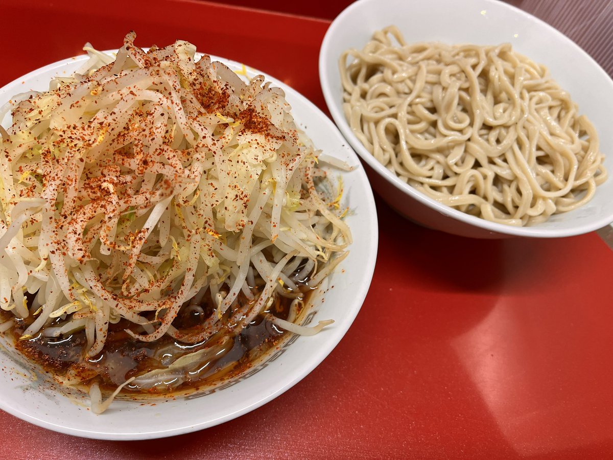 ラーメン二郎 越谷
つけ麺
野菜増し一味
今日も美味しい
店主さんベテラン助手さん
ごちそうさまです
60/80
