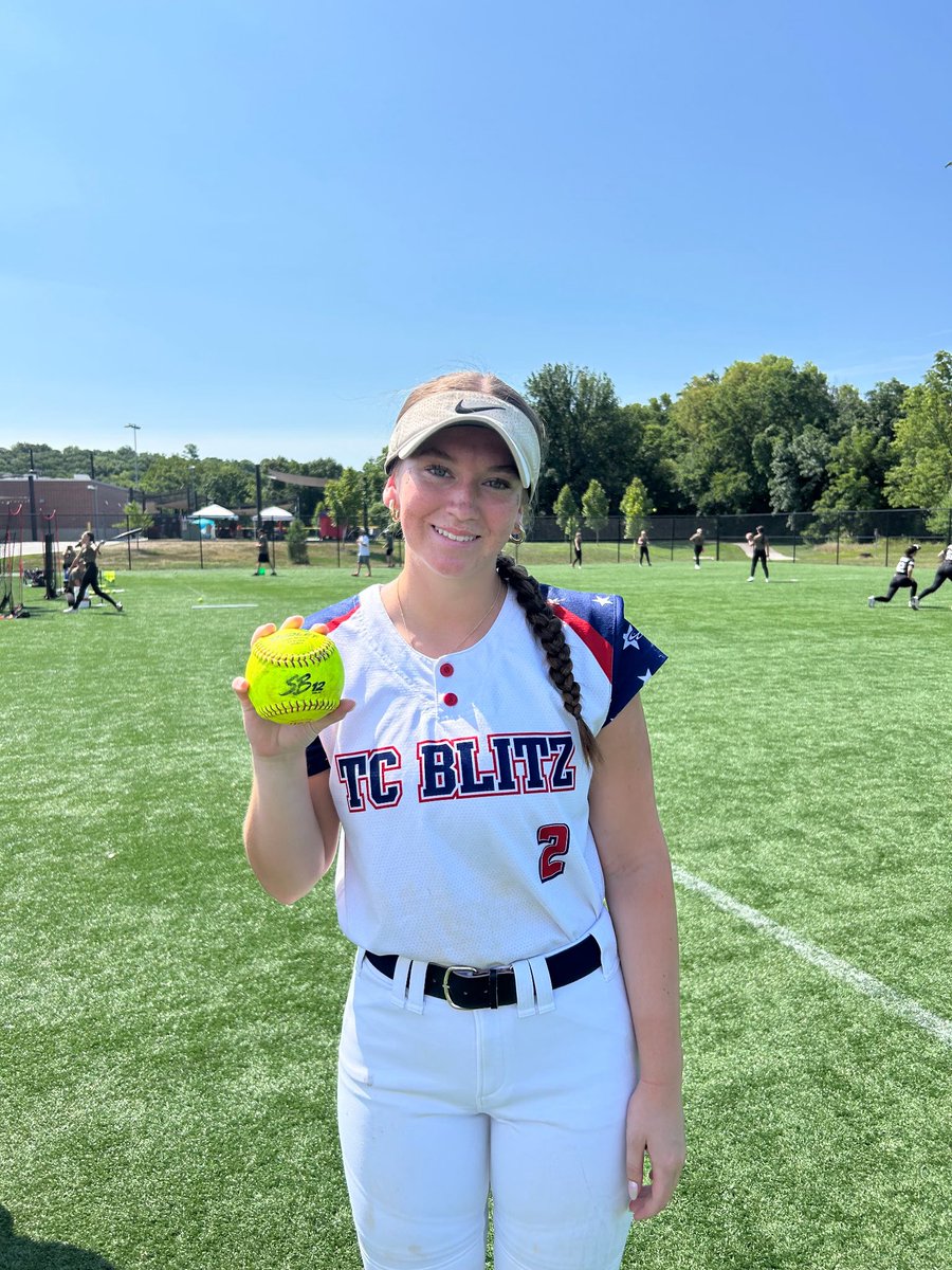 Kenzie Mittelstadt with a walk-off Grand Slam to open pool play for the '08s at the World Fastpitch Championships in KC!! Wow!! #rollblitz