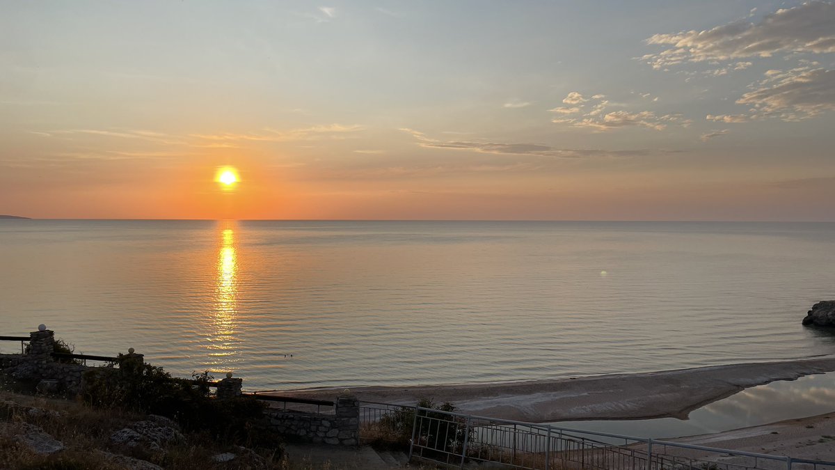 dim447's tweet image. Закатное. Золотое.