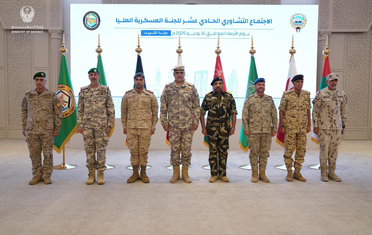 modgovae's tweet image. شارك اللواء الركن الشيخ أحمد بن طحنون آل نهيان، نائب رئيس أركان القوات المسلحة، في الاجتماع التشاوري الحادي عشر لرؤساء أركان القوات المسلحة بدول مجلس التعاون لدول الخليج العربية، والذي عُقد في دولة الكويت.
جرى خلال الاجتماع مناقشة عدد من الموضوعات المتعلقة بتعزيز التعاون الدفاعي…