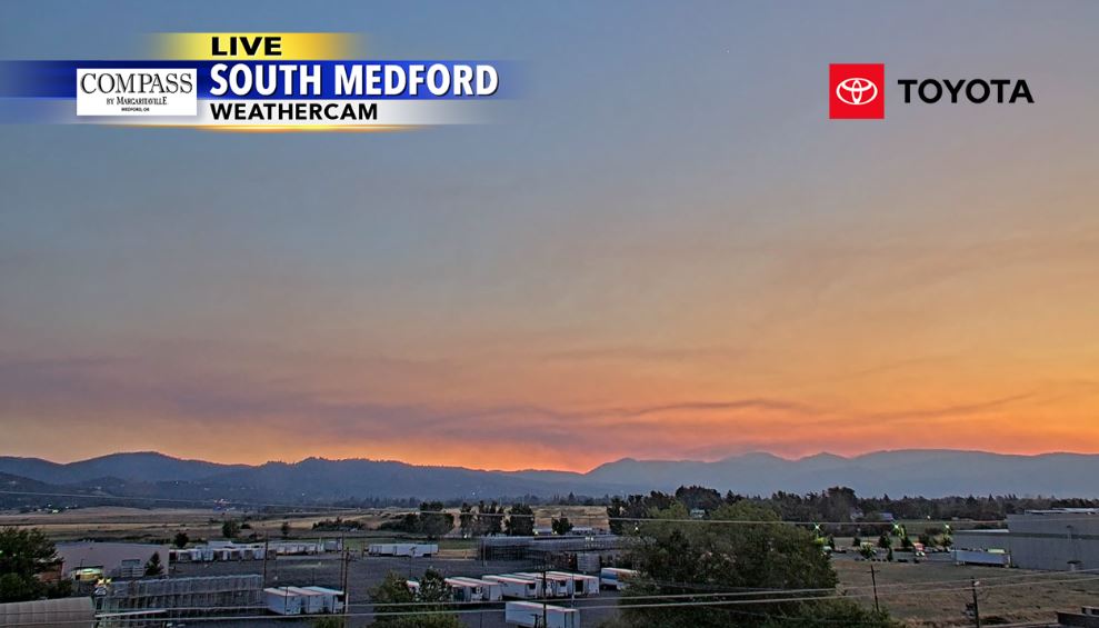 matthoffmanwx's tweet image. A smoky sunset in Medford, but the good news is the amount of smoke doesn't look as impressive as earlier. I'll have air quality and fire updates on NewsWatch 12 @ 11 p.m.