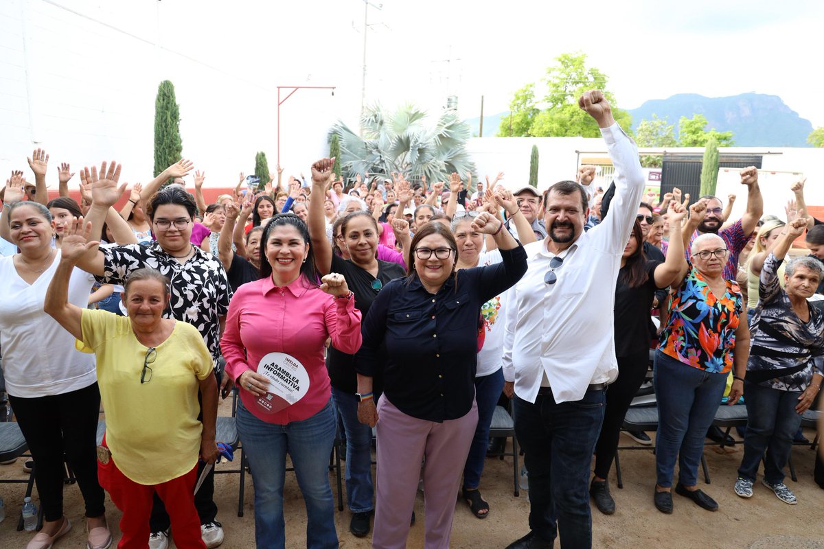 imeldacastromx's tweet image. Seguimos con nuestras #AsambleasInformativas, y hoy compartimos con la gente trabajadora y solidaria de El Limón de los Ramos, en #Culiacán, los logros y avances legislativos en el @senadomexicano.
8 de cada 10 familias mexicanas ya cuentan con un programa social. La…