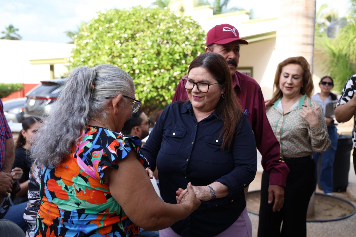imeldacastromx's tweet image. Seguimos con nuestras #AsambleasInformativas, y hoy compartimos con la gente trabajadora y solidaria de El Limón de los Ramos, en #Culiacán, los logros y avances legislativos en el @senadomexicano.
8 de cada 10 familias mexicanas ya cuentan con un programa social. La…