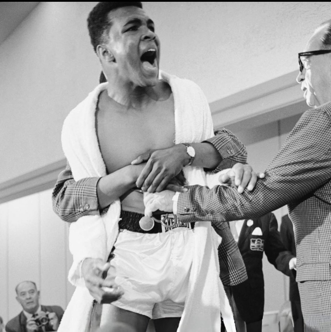 IceJohnScully's tweet image. The only people among you who can remain my FB friend are the one who can tell me instantly where AND when this was and also name at least three (3) other ALL TIME GREATS who were in the room at the time…
Aaaaaand…GO!!!!!