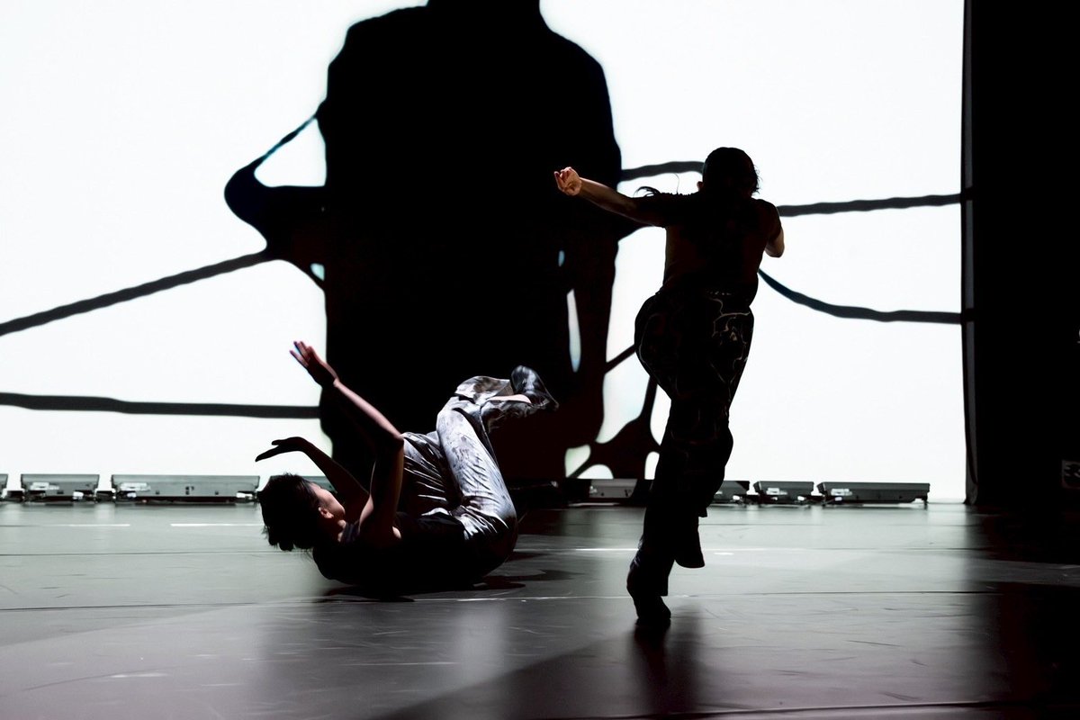 『Finks Ø』3日目も、本当に沢山の皆様から素晴らしいお言葉をいただきました。心より御礼申し上げます。本日7月18日19時/19日13時の回はまだ当日券を受け付けております。19日18時のチケットは完売となりました。あと3ステージ、劇場にてお待ち申し上げております！photoⓒToshie Kusamoto