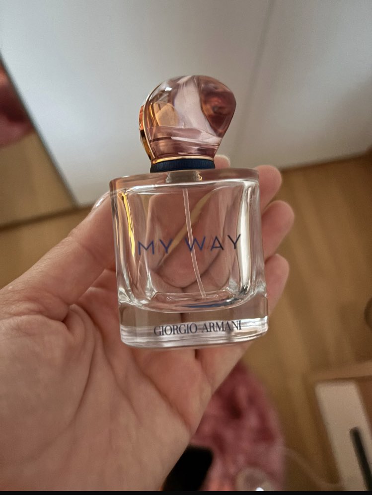 Mein Parfüm ist fast leer - zahle mir ein neues!