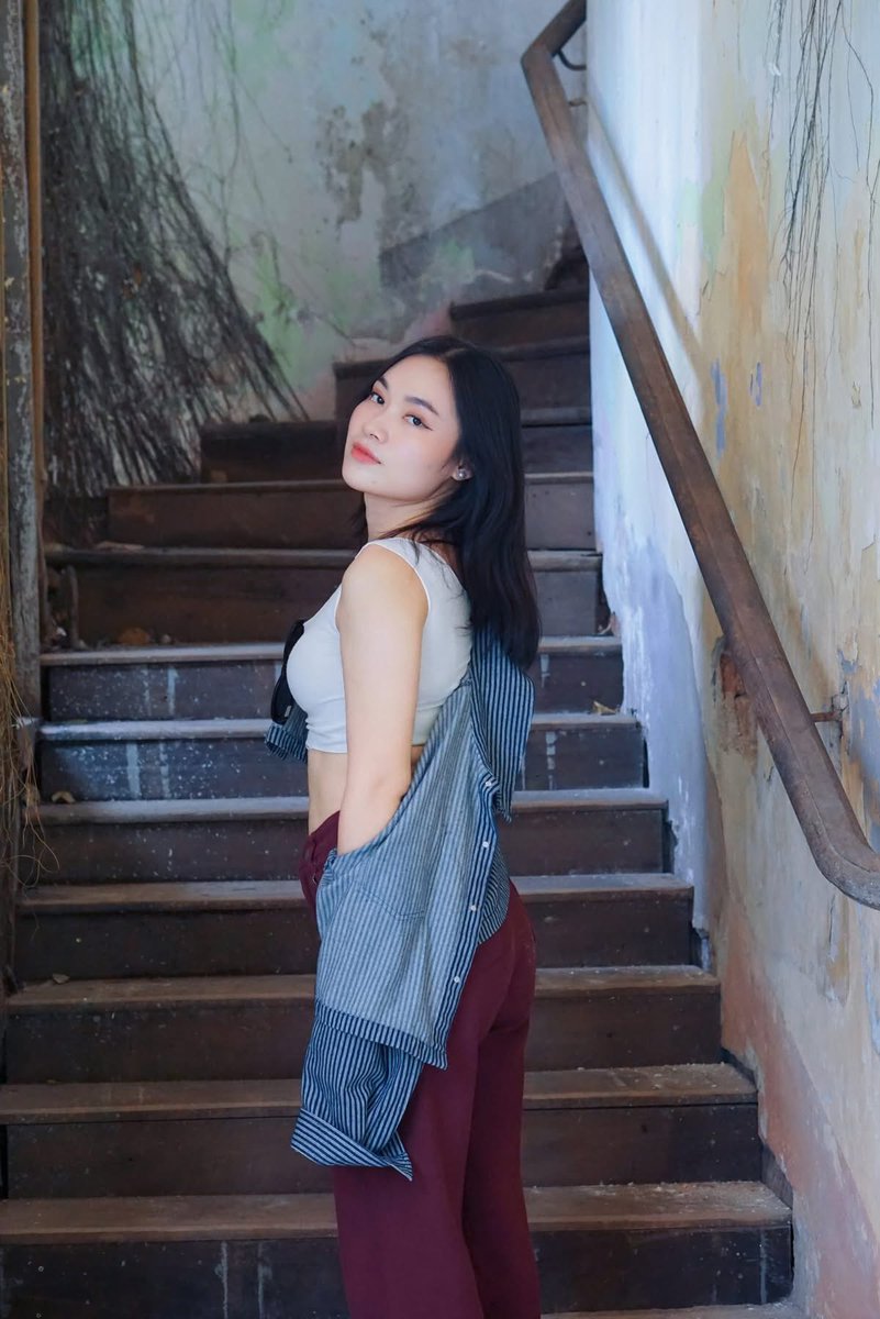 FghFgg153527's tweet photo. สาวทางบ้านส่งมายากโชว์ความสวยร่านผู้ชายย่กโดนเยดแรดม่กย่กโดนรุมนะความลับนะครับนางชอบนะ https://t.co/Gnz1PQo8NL