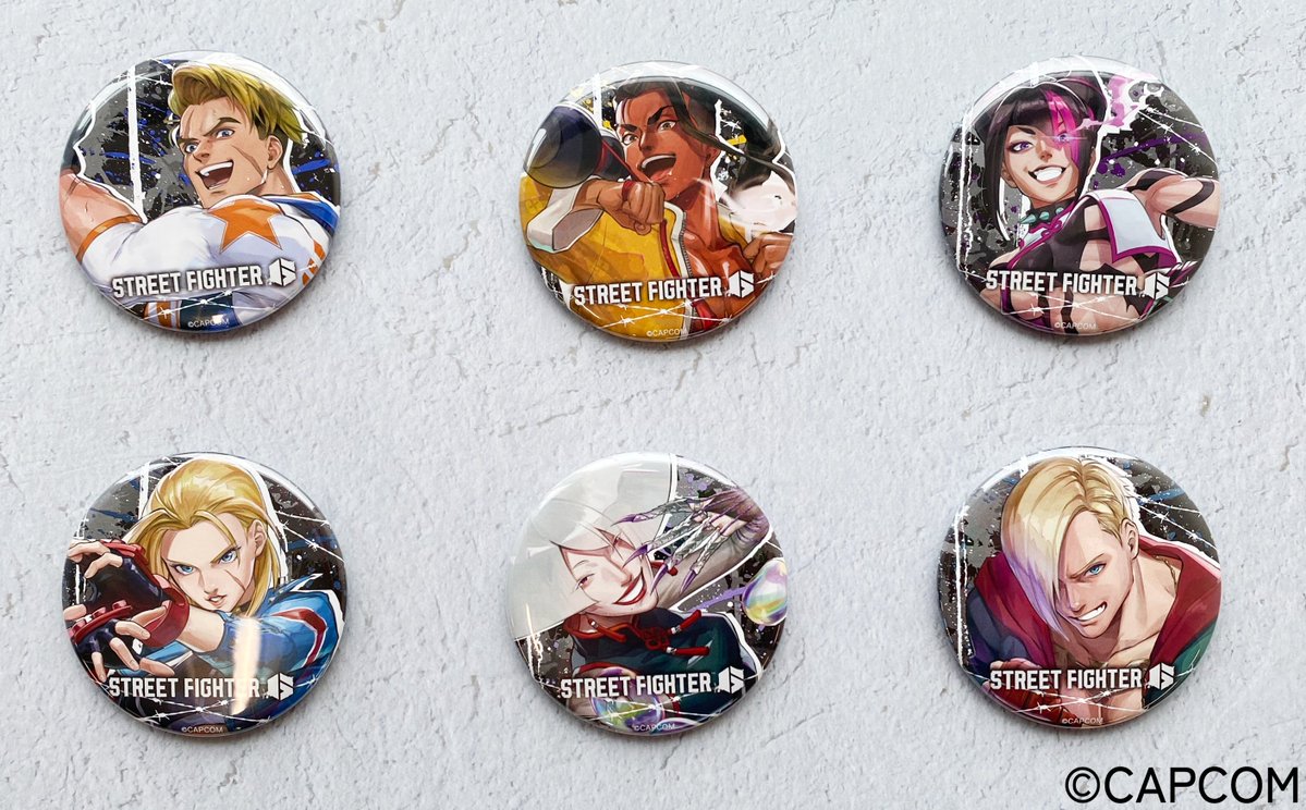 Capcom_capkuji's tweet image. 【サンプル紹介】
『#ストリートファイター6』くじ
企画担当スンスンです🗿
「E賞:缶バッジ」のサンプルをご紹介‼
スタイリッシュなデザインが魅力的な
かっこいい缶バッジです✨
くじの購入はこちら☟
capcom-capkujionline.com/lp/streetfight…
#カプくじ