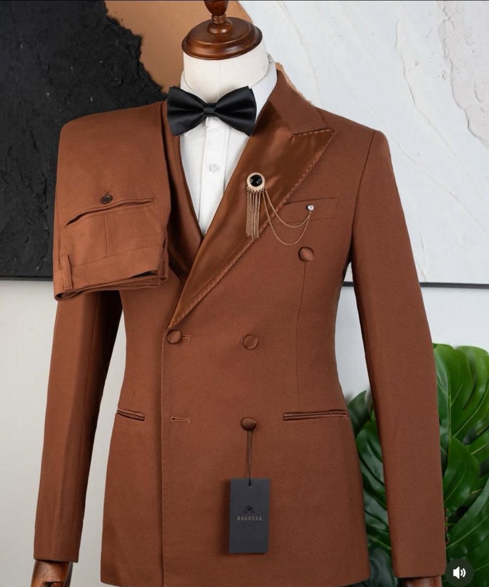 Mpendwa, suti kali na original zinakusubiri hapa <a href="/suitmseleleko/">suit_mseleleko</a> kwa Tsh 180,000 tu utapata three pieces suit (Koti, Suruali na kizibao) 🔥

- Three pieces(koti na suruali):180,000
- Shirt: 30,000
- Chain: 10,000
- Ua: 10,000
- Tie and a pocket square: 15,000
- Complete set (kila