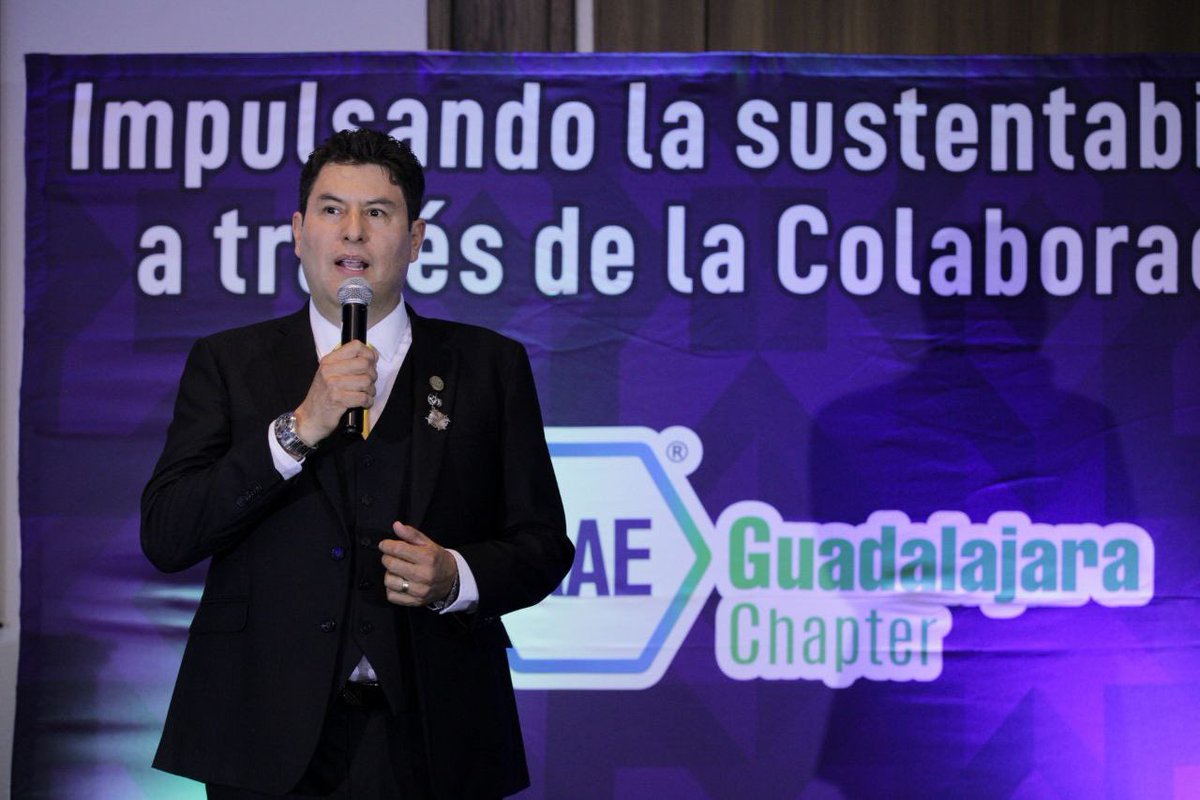 SEDESJALISCO's tweet image. Desde la Secretaría de Desarrollo Energético Sustentable de Jalisco acompañamos el cambio de mesa directiva de @ashraenews Capítulo #Guadalajara.
Reconocemos su importante labor para fortalecer la innovación y la eficiencia energética.
¡Éxito a la nueva mesa directiva! 💡❄️⚙️