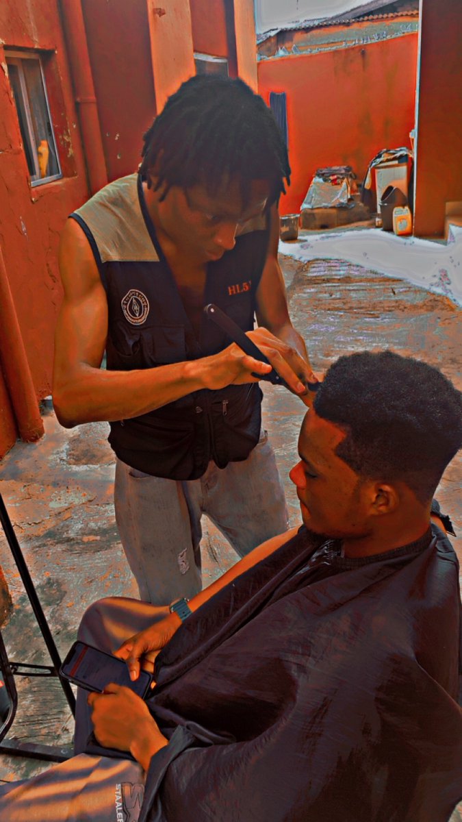 MedinaMedi52581's tweet image. I will keep trying till I become one of the very best in the world… nothing is gonna ever beat my confidence cause I believe in myself, I will drop this here for future purpose just incase they want to say it was all rosy for me. #LIFEOFABARBER 💈