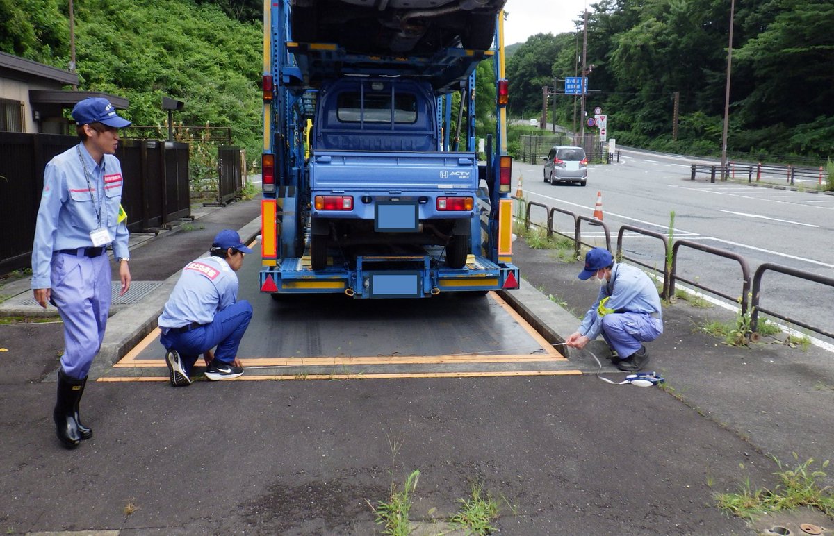 ７月１７日（木）国道18号軽井沢町にて、特殊車両の通行に関する指導取締を実施しました。高崎河川国道事務所では、特殊車両通行許可制度の普及啓発と法令遵守の意識の向上に取組んでおります。関係の皆様、ご理解ご協力をよろしくお願いいたします。
ktr.mlit.go.jp/takasaki/takas…