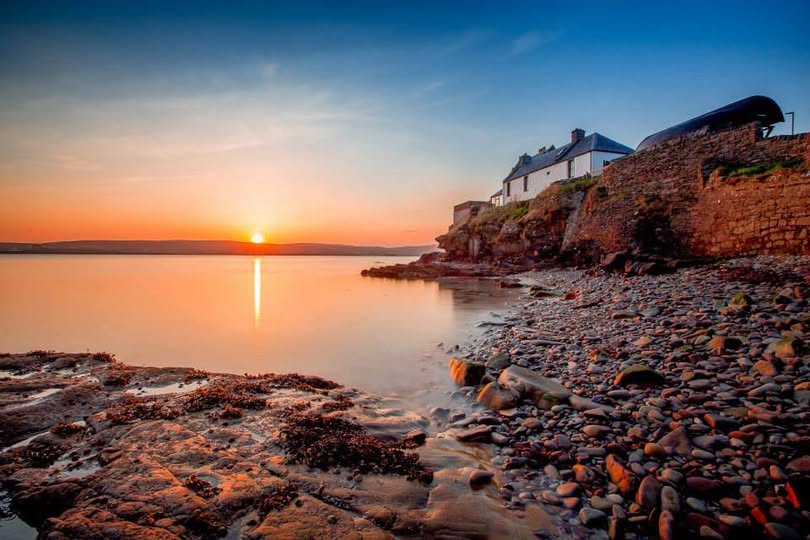Scottish_Banner's tweet photo. #Lerwick(Ler Wick or muddy bay)is #Shetland's only town with a population of about 7500 approx half of the islands 22000 people live within 10miles.
#VisitShetland #Scotland #ScottishBanner #ScotlandIsCalling #VisitScotland #BestWeeCountry #BeautifulScotland #LoveShetland #Sunset https://t.co/9DmxEXGAai