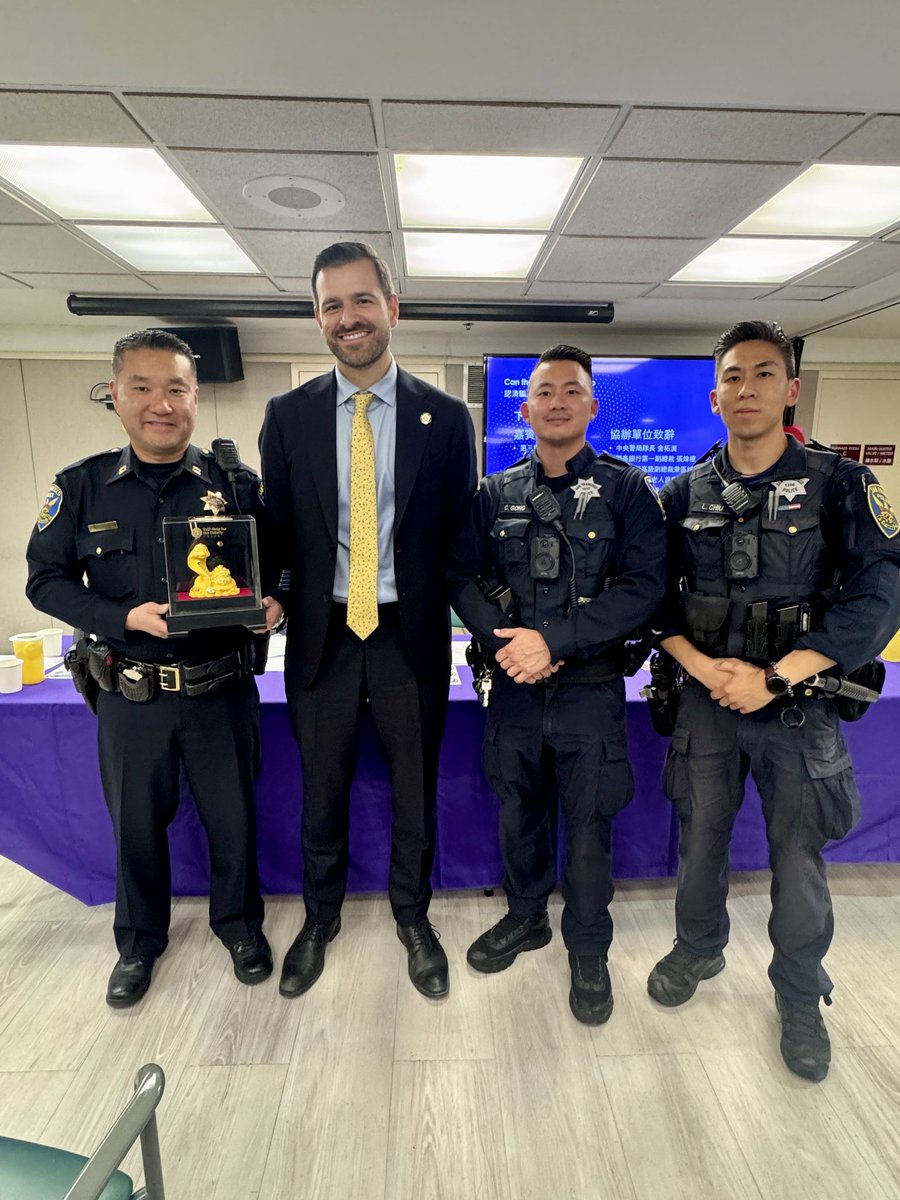 DannySauter's tweet image. Thank you Captain Kim! After 2 years at Central Station, I have mixed emotions in sharing that Ja Han Eric Kim has been promoted to Commander of Metro Division. 

Thank you, Commander Kim, for your dedication to District 3 and your tireless work to make our neighborhoods safer.