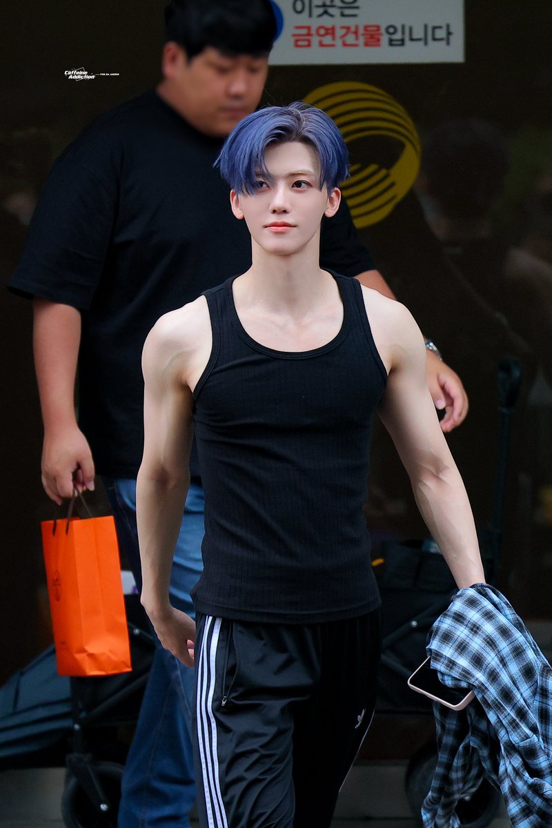 CaffeineA0813's tweet image. 250718 중간퇴근

#재민 #나재민 #JAEMIN #NCT #NCTDREAM
