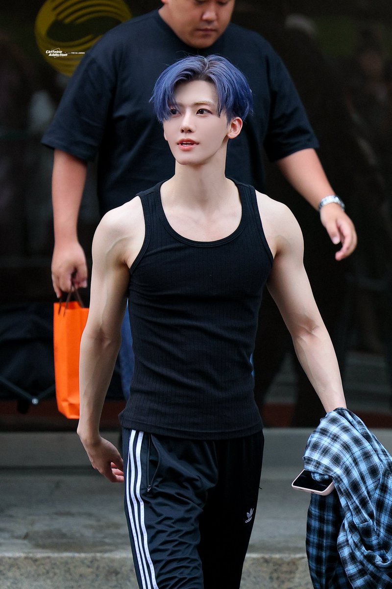 CaffeineA0813's tweet image. 250718 중간퇴근

#재민 #나재민 #JAEMIN #NCT #NCTDREAM