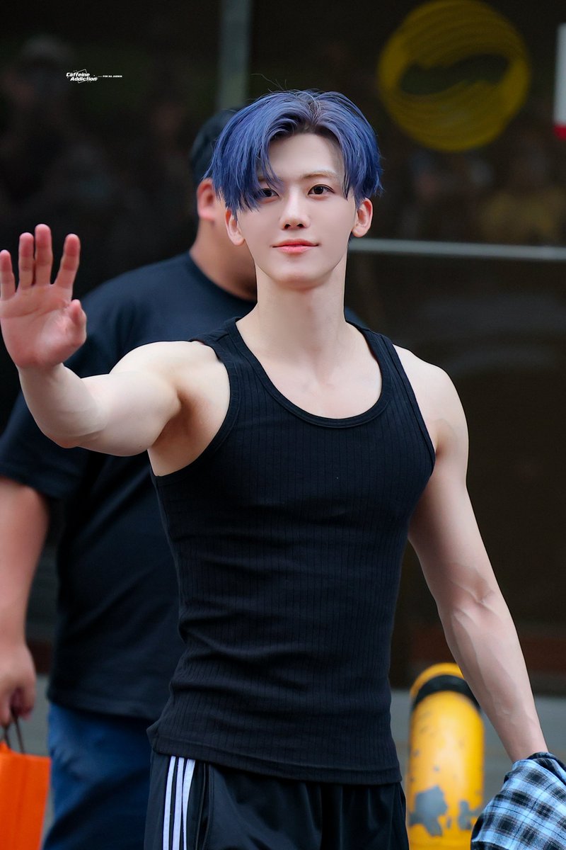 CaffeineA0813's tweet image. 250718 중간퇴근

#재민 #나재민 #JAEMIN #NCT #NCTDREAM