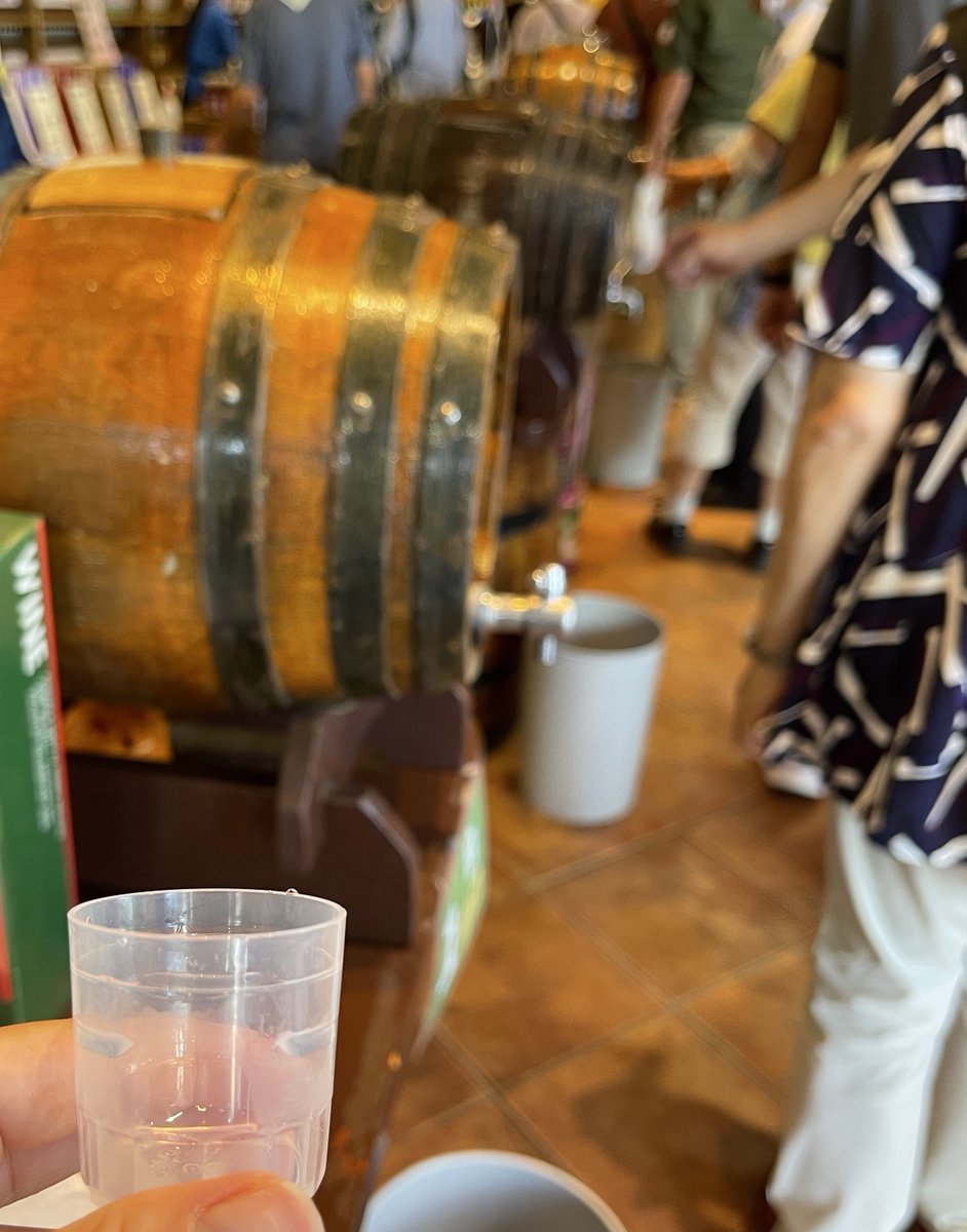 sabure56's tweet image. ワイン工場で試飲カパカパ飲んじゃった🍷でもお土産大量に買ったから許して