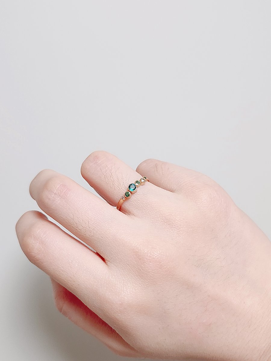 직접 만든 14k 라이트옐로우 합금에 그란디디어라이트라는 희귀석을 세팅하여 작업할 것이라고는 
과거 동판을 자르며 금속에 입문하던 시절엔 상상도 하지 못했던 일입니다🥹

아직 미지의 영역 투성이지만 최근 작업이 손에 익는것이 느껴져 앞으로 나아가는 힘이 됩니다.

#Grandidierite