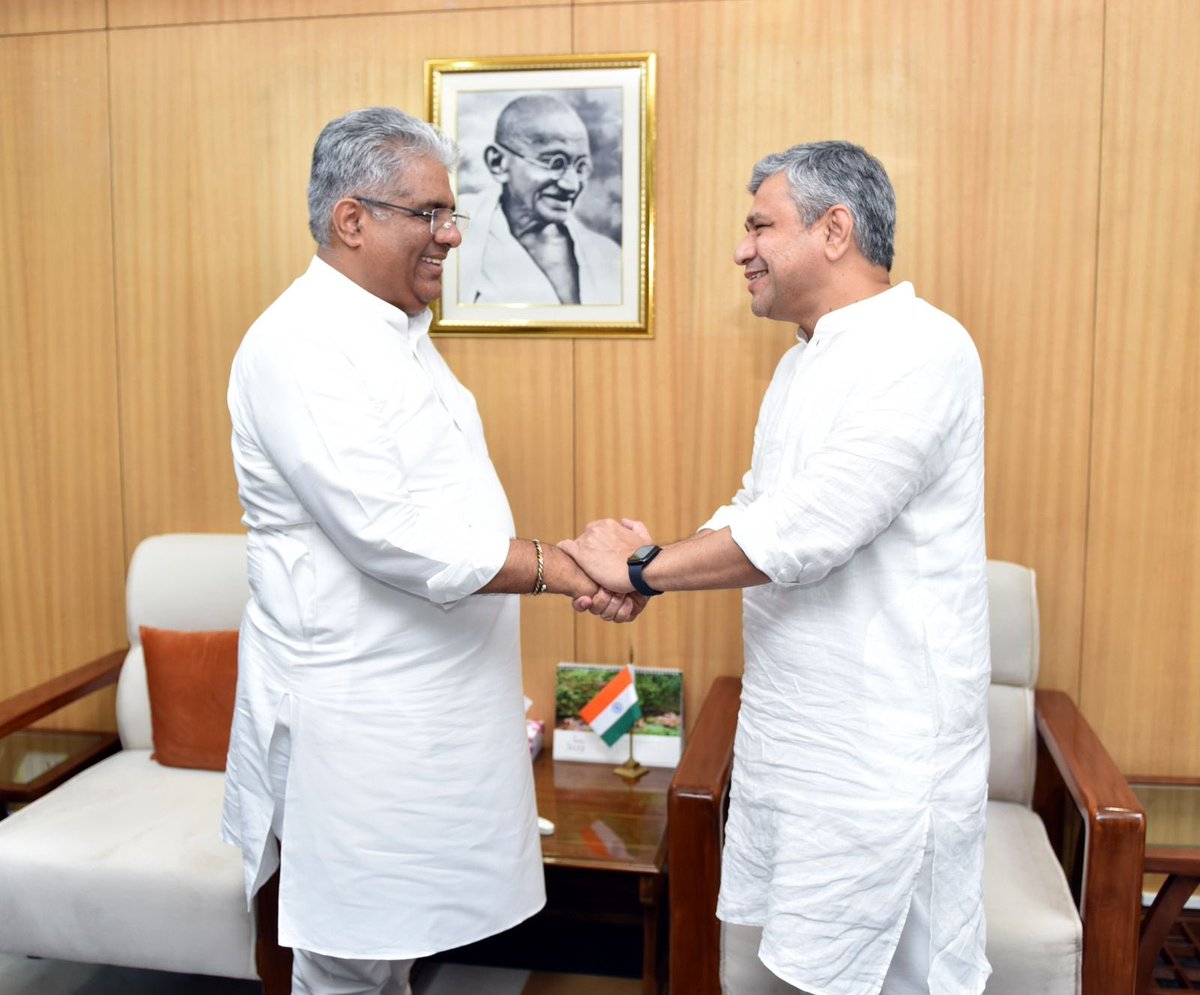 byadavbjp's tweet image. Warm birthday wishes to my cabinet colleague @AshwiniVaishnaw ji.
As he steers initiatives across several key sectors, I wish him a long and healthy life in service of the Nation.
