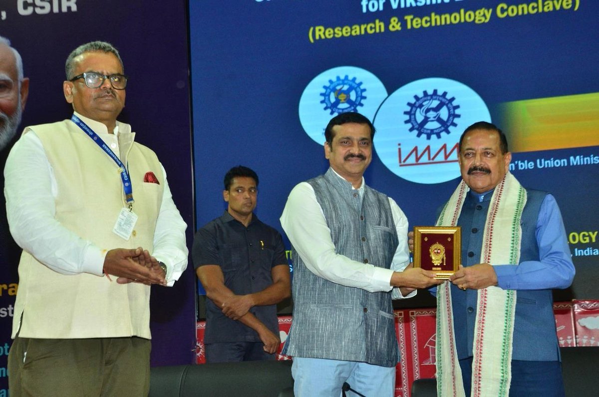 bric_ils's tweet image. Dr. Jitendra Singh, Hon’ble Minister of Science & Technology, ceremoniously laid the foundation stone of the CSIR-IMMT–BRIC-ILS Marine Biotech Facility—an ambitious and visionary initiative poised to redefine the landscape of seaweed research, sustainable biomanufacturing, and…