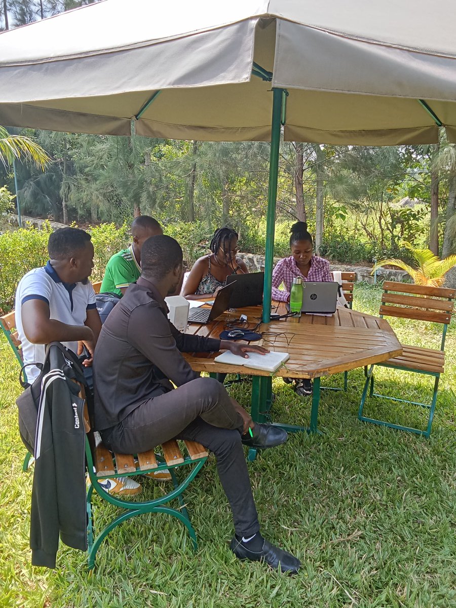 The youths are leading the journey to a better and sustainable future for Vihiga County. 
Be part of the change ✨️ 
Circular economy and waste sector is only 20% tapped into and had a 50 Billion market share.
#Youths4WASH #Youths4Change #Youth4SDGs #CircularEconomySolutions