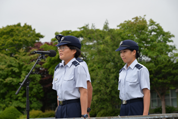 ＃第20高射隊 に、＃新隊員 3名が着隊し、7月14日（月）に紹介行事を行い、隊長をはじめ、先輩隊員に温かく迎えられました。
これから ＃自衛官 として ＃社会人 として成長していく3名を温かく見守っていきます。
＃航空自衛隊 ＃警備員 ＃給養員 ＃サイバー運用員