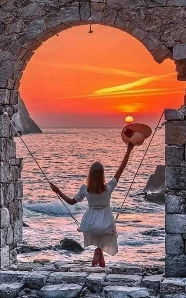 Güzel şeyler zorlu yollardan geçer.!
*
Çiçek açmak sadece bitkilere has bir şey değil ki;
kıymeti bilinince insan da çiçek açar !
#HayırlıCumalar 
Dua ile inşallah..