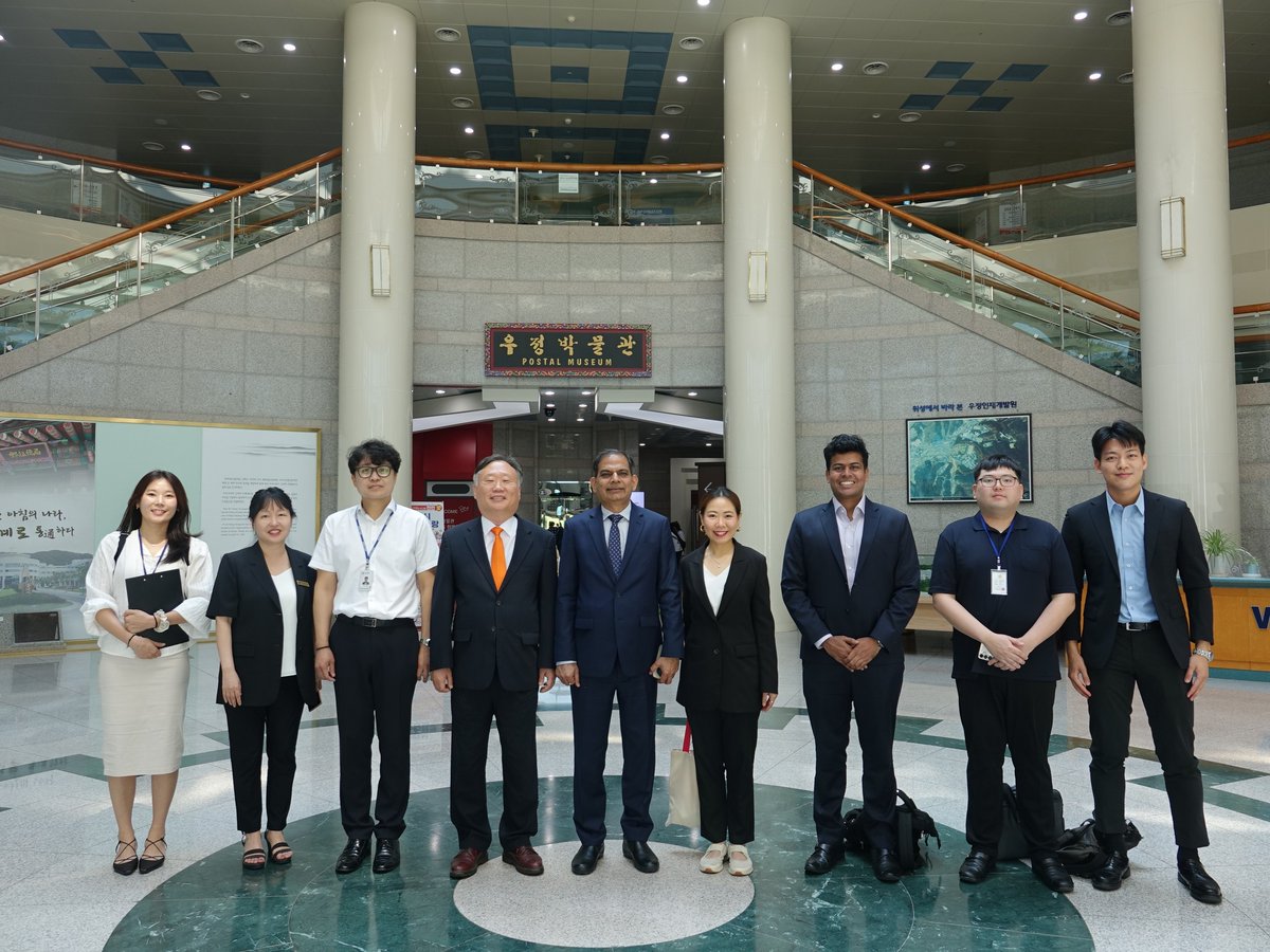 Last week, the APPU team visited the Korea Post HRD Institute, where Secretary-General Dr. Vinaya Prakash Singh held fruitful discussions with Mr. Tae Hee Park, Director General of the Institute, and his team.