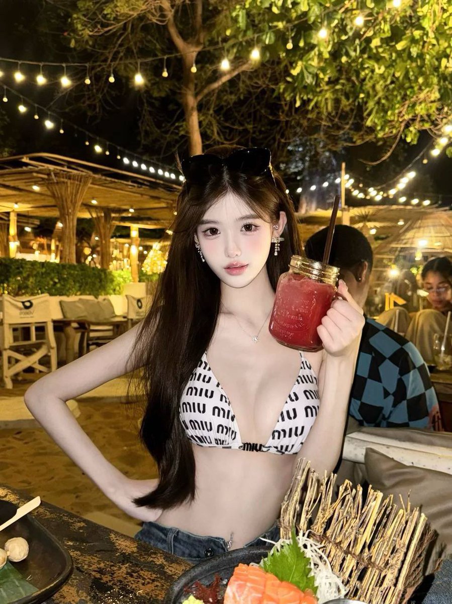 福利姬灵灵全球cos外围经济（全国独家资源）分享的黄推图片2 - 网红私拍内容