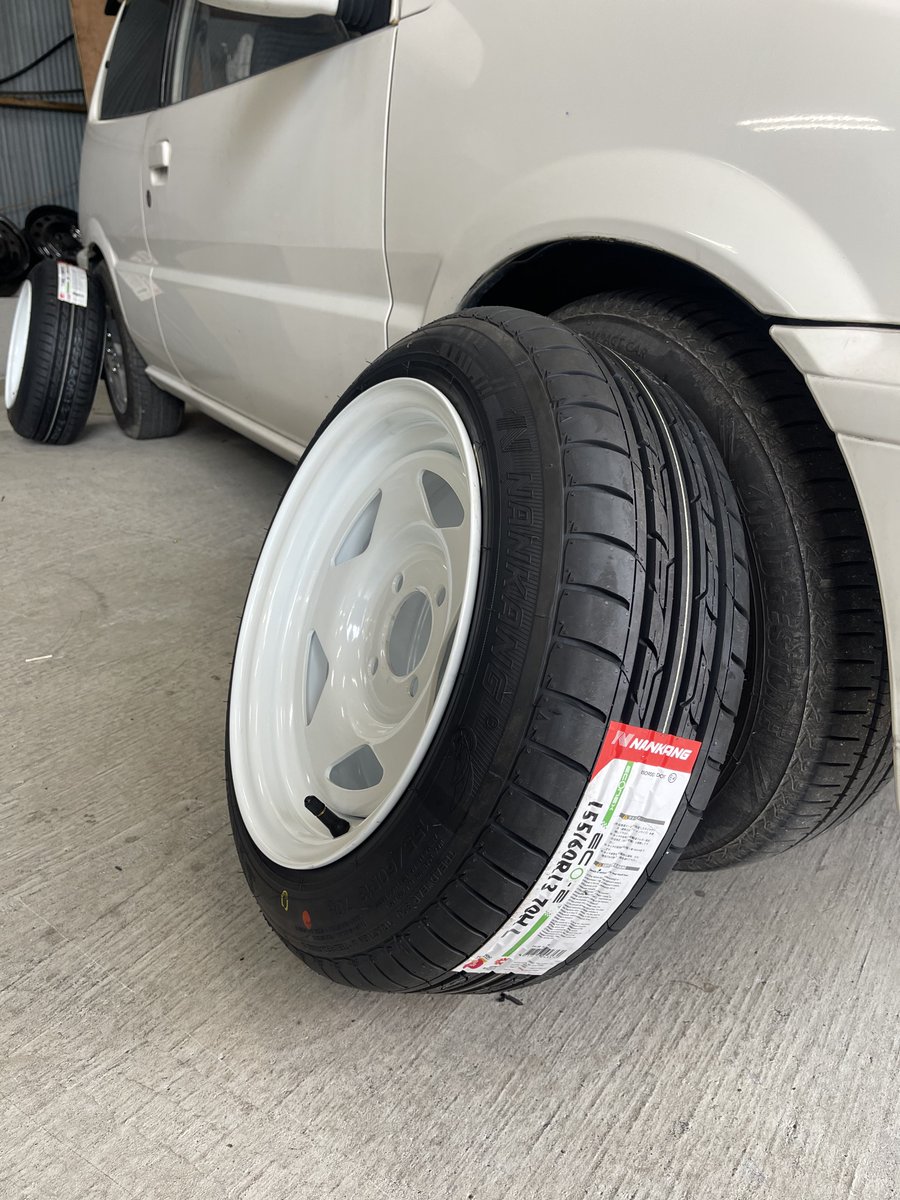 today_ja2jw2's tweet image. 13インチ 7j +25 4H PCD100 新品4本
155/60R13 新品 4本

組んだだけの4本セット
6万で誰かいりませんか？