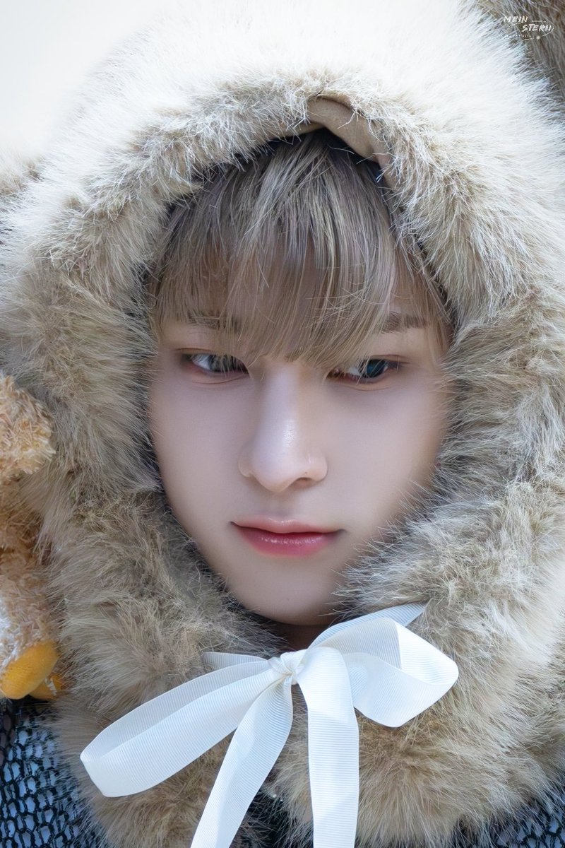 ilgoo99's tweet photo. 털모자만 뒤집어쓰면 레전드를 찍으시는 남자 https://t.co/TjHyEELnyJ