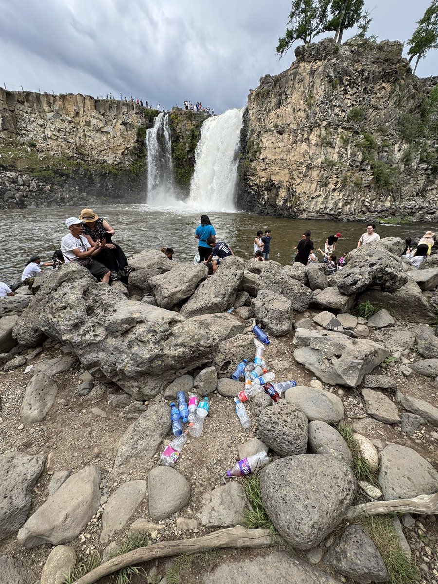 Төр засагт учир их бгаа ч мануус өөрсдөө бас болдоггүй сдакууд шүү. Нээх гоё газрууд нь дүүрэн хог. Хятад, ороz биднийг сөнөөхгүй бид өөрөө өөрсдөө л эх орноо хорлоод дуусгах хүмүүс дээ 🥲🥲🥲