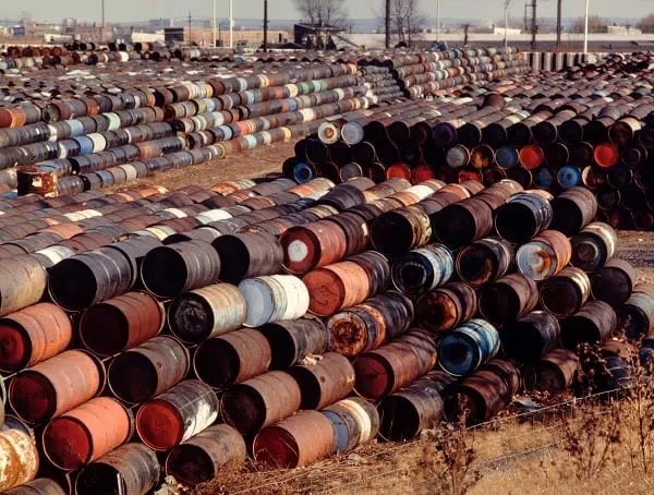 Lowlitstudio's tweet image. 1925
Chemical warfare was banned internationally through the Geneva Protocol of which prohibits the use of chemical and biological weapons in war.
1933
The Chemical Weapons Convention (CWC) in further reinforced this ban by outlawing the development, production, stockpiling,…