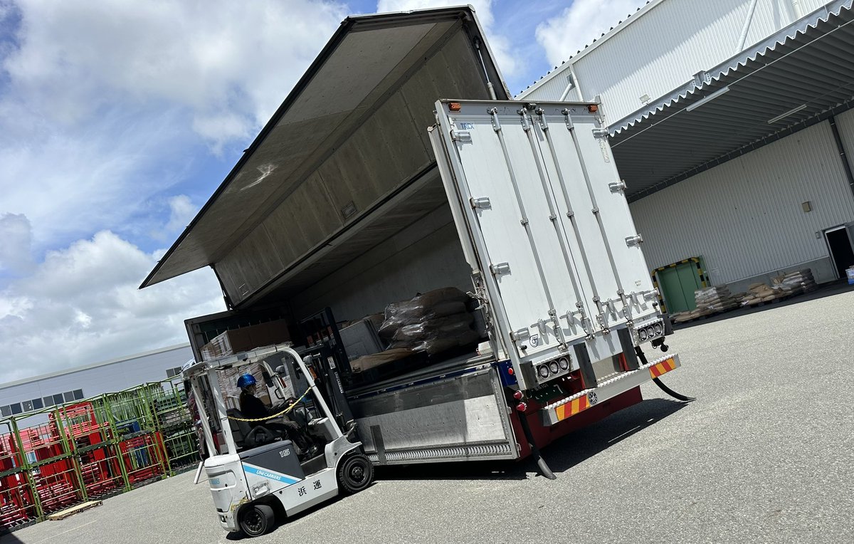 ここ最近バタバタ忙しく仕事しながら
グラプロはシートのエア漏れするし
LSはセル死んで不動になった😇
車検近いし売却考えて次の車購入したのが
ご機嫌悪くなった原因なのかな😂
セルは後輩達が治してくれるみたいだし
LS欲しい方いたら格安で売却します🫢笑

って事で今日はギャル横乗りで