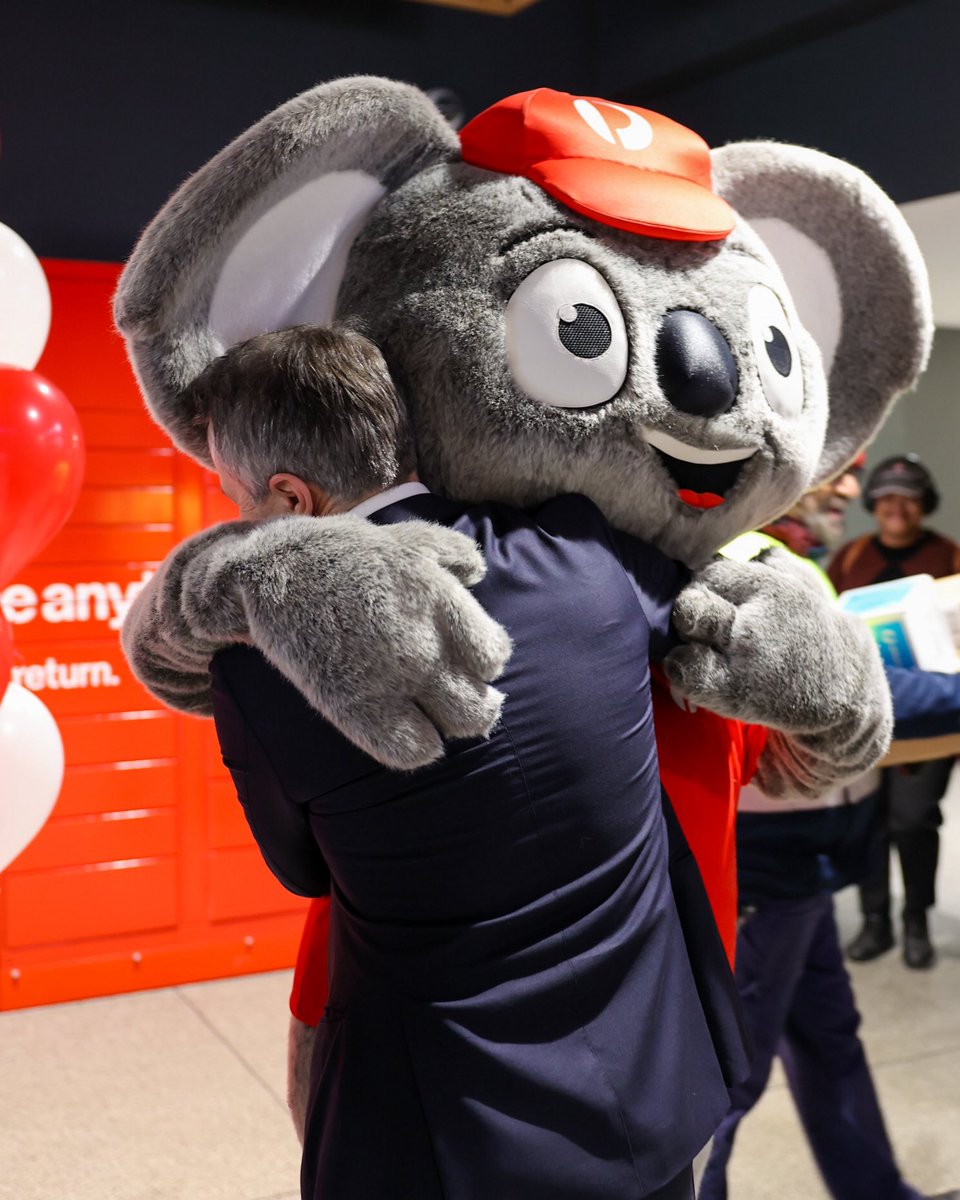 JasonClareMP's tweet image. It’s back.
The new Auburn Post Office is open.
Last year Australia Post said they’d shut the old Auburn Post Office.
We fought that as a community and now we’ve got a brand new Post Office located in Auburn Central.