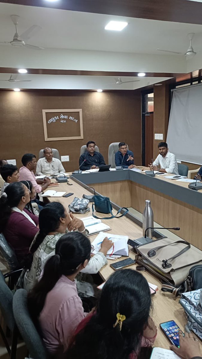 Deputy Collector & SDM Kheda (@sdmkheda) on Twitter photo આજ રોજ તલાટી કમ મંત્રીશ્રીઓની મીટિંગ લઈ બ્રિજની પખવાડિક દેખરેખ , એગ્રીસ્ટેક , ડિઝાસ્ટર માટે વિલેજ સતર્કતા કમિટી બનાવવા સુચનાઓ આપી . <a href="/collectorkheda/">Collector Kheda</a> <a href="/RacKheda/">Resident Additional Collector (RAC) , Kheda</a> <a href="/CMOGuj/">CMO Gujarat</a> <a href="/infokhedagog/">Info Kheda GoG</a> આજ રોજ તલાટી કમ મંત્રીશ્રીઓની મીટિંગ લઈ બ્રિજની પખવાડિક દેખરેખ , એગ્રીસ્ટેક , ડિઝાસ્ટર માટે વિલેજ સતર્કતા કમિટી બનાવવા સુચનાઓ આપી . <a href="/collectorkheda/">Collector Kheda</a> <a href="/RacKheda/">Resident Additional Collector (RAC) , Kheda</a> <a href="/CMOGuj/">CMO Gujarat</a> <a href="/infokhedagog/">Info Kheda GoG</a>