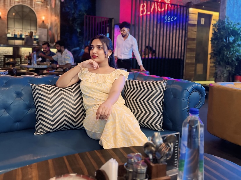 "Bas ek cup aur baatein shuru! ☕️ #CoffeePeChle