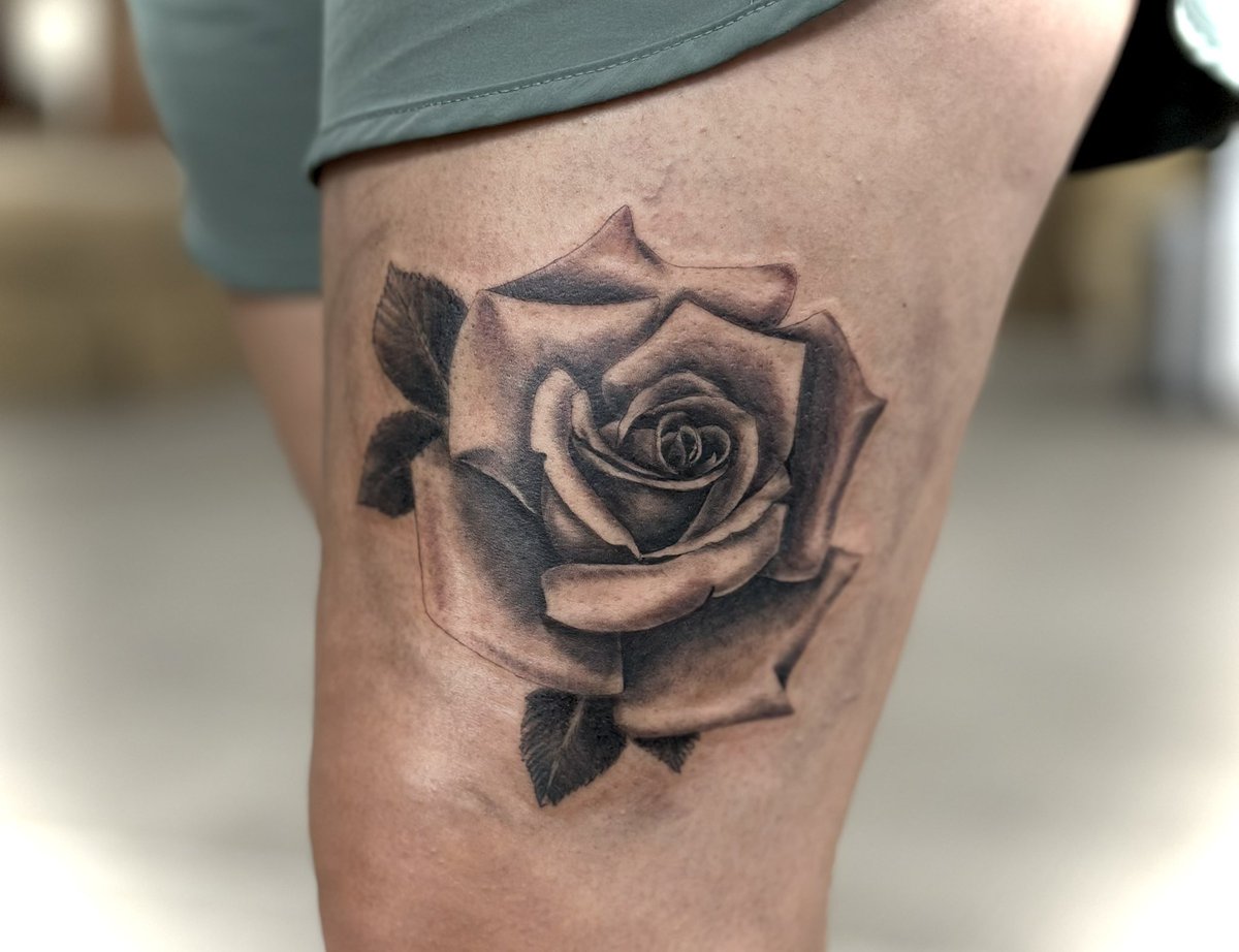 chechee__'s tweet image. Hey Twitter it’s been a minute but I finally became a tattoo apprentice and wanted to share some tattoos I’ve recently love 🤍