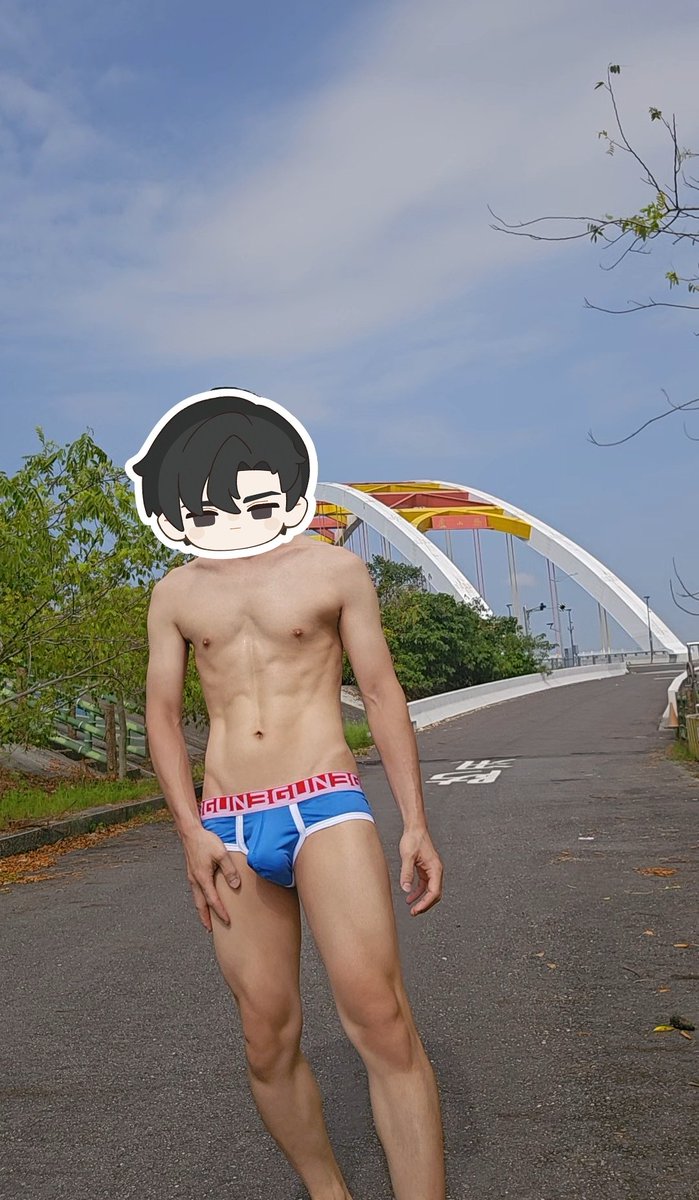 彩虹橋車來車往拍的我都濕了 🥵
旁邊的河堤感覺也不錯拍
#外拍 #野裸 #三角褲 #內褲控 #3GUN #原味內褲客製 #嘉義