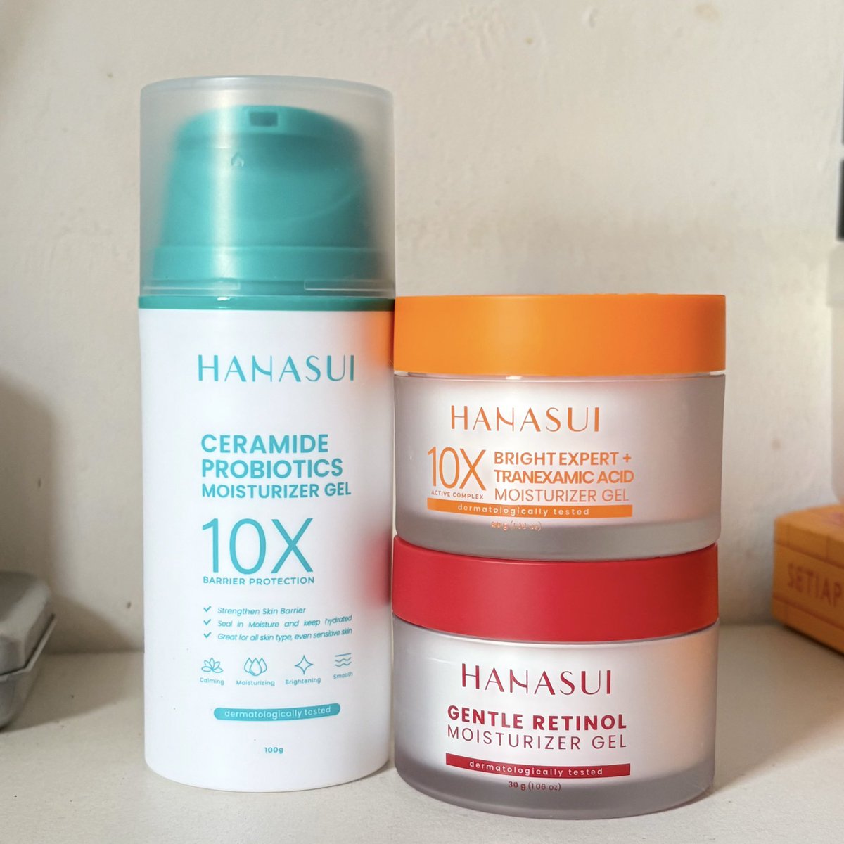 nemu hidden gem nih di Indomaret 😳

gak nyangka moist warna-warni ini works banget di kulitku &amp; bikin jatuh cinta 🫶🏻