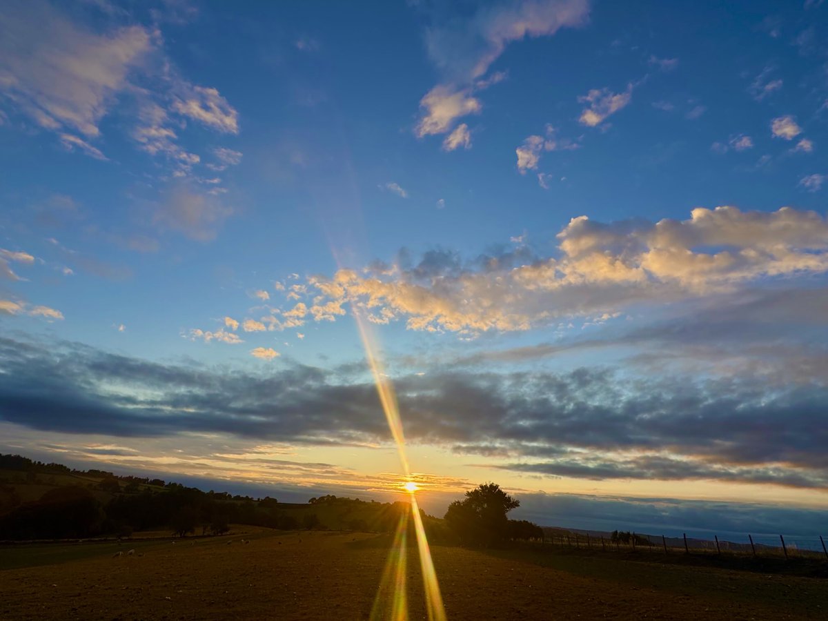 Aneedtopaint's tweet image. A fine cool start to Friday. ☀️ #Shropshire